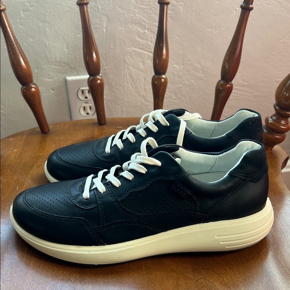 Women’s Ecco Black Leather Sneakers - Picture 3 of 7